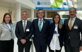 El ministro de Ambiente, Carlos Eduardo Correa, comenzó este lunes una visita oficial a París.