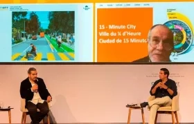  El director de la cátedra Emprendimiento, Territorio, Innovación en la Universidad Soborna de París, Carlos Moreno (d-arriba), habla hoy durante su participación en el Smart City Latam Congress en la ciudad de Mérida, estado de Yucatán (México).