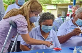 La gobernadora, Elsa Noguera, asistió en Sibarco al lanzamiento oficial del programa.