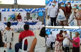 La directora de DPS, Susana Correa, entregó las donaciones a los beneficiarios.