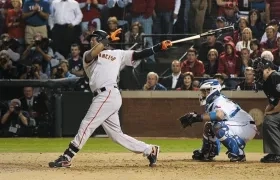 El swing de Édgar Rentería para el cuadrangular del triunfo. 