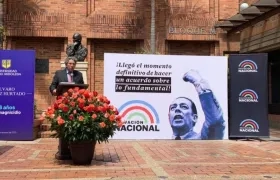 Enrique Gómez Martínez, candidato presidencial por Salvación Nacional.