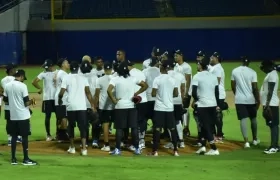 Peloteros de Gigantes durante su primera práctica oficial. 