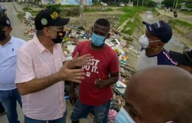 Alcalde de Cartagena, William Dau, en un recorrido que evidencia fallas en recolección de basuras.
