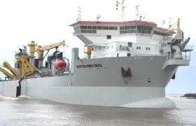 La draga 'Bartolomeu Dias', de la EDC, trabajando actualmente en el puerto de Barranquilla.