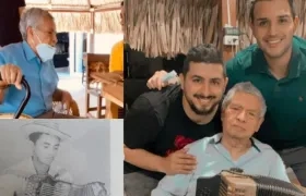 Luis Campillo acompañado de dos de sus nietos, en sus últimos días.