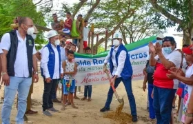 Alcalde Rodolfo Ucrós dando inició a las obras. 