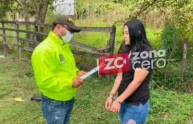 Yelly Andrea Ospina Prieto, al momento de su captura en Tulúa, por la Sijin Mebar.