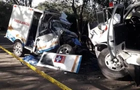 Ambulancia accidentada. 