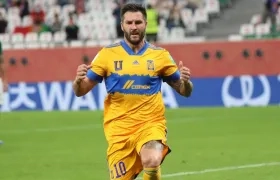 André Pierre Gignac celebra el gol. 