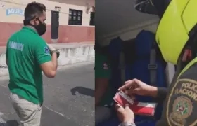 Altercado entre los policías y paramédicos en el barrio San Felipe.