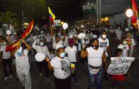 La comunidad del barrio El Pueblo marchó para exigir justicia. 