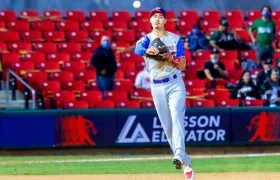 Evan Mendoza, pelotero de Caimanes. 