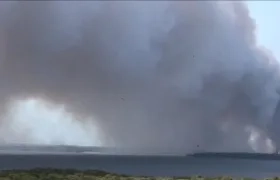 La inmensa columna de humo de esta tarde.