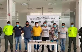 Los seis capturados.