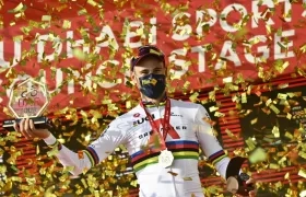 El italiano Filippo Ganna (Ineos) fue premiado por su triunfo en la etapa.