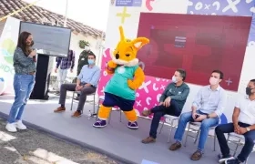 Ministra Karen Abudinen, gobernador de Antioquia, Aníbal Gaviria, y el alcalde de Santuario,  Juan David Zuluaga. 