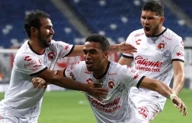 Mauro Manotas celebrando el gol.