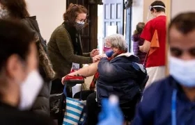 La identificación, que es tanto física como digital, con la posibilidad de una aplicación móvil, ha sido bautizada como "Excelsior Pass".