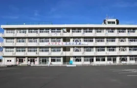 Exterior del colegio de Arahama, en Sendai que sirvió de refugio para salvar a 320 alumnos durante el tsunami que barrió el noreste de Japón en 2011.