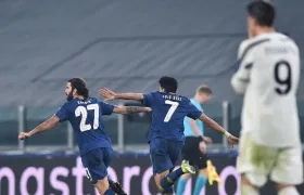 El goleador guajiro Luis Díaz celebrando con Sergio Oliveira, mientras Cristiano Ronaldo observa desconsolado.