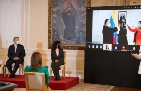 La colombiana Diana Trujillo, ingeniera de la Nasa, recibió la Cruz de Boyacá.