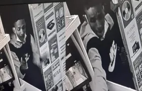 El asesino quedó grabado en la cámara de seguridad. 