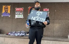 Varios vecinos de Mineápolis reclaman justicia para George Floyd.