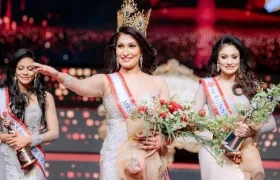 La ganadora abandonó el escenario llorando, tras serle quitada la corona.