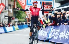 Nairo Quintana gana en solitario. 