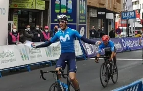 Héctor Carretero gana la etapa seguido de los colombianos Nairo Quintana y Einer Rubio. 
