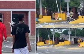 Así vándalos destruyeron el peaje Las Flores, en la vía Corozal- Sincelejo.