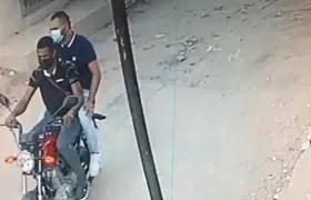 Los presuntos sicarios grabados en una cámara de seguridad del sector. 