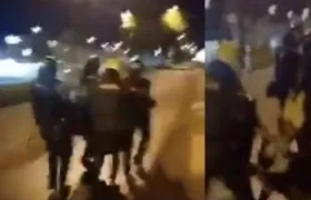 Momentos en que cuatro policías cargan a la menor que se suicidó el jueves en Popayán.