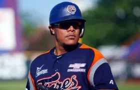 Reynaldo Rodríguez con el uniforme de Tigres. 