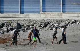 Un millar de inmigrantes entra irregularmente en Ceuta.