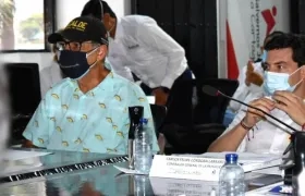 El Alcalde William Dau y el Contralor Carlos Felipe Córdoba, presidiendo la mesa técnica.