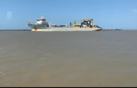 La draga 'Bartolomeu Dias' en el puerto de Barranquilla.