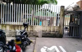 El cuerpo de la mujer fue llevado a Medicina Legal. 