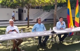 Jorge Robledo, Sergio Fajardo y Juan Fernando Cristo, en una rueda de prensa.