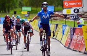 Alejandro Valverde celebra el triunfo. 