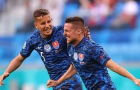 Mak celebra el primer gol del partido. 