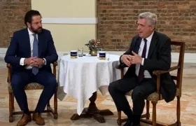 Director de Fronteras y jefe de la ACNUR, en coloquio.