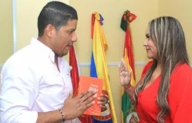 Eimy Camargo asumiendo el cargo ante el Alcalde Rumenigge Monsalve