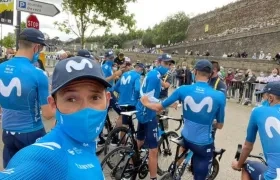 Supermán López en una selfie con sus compañeros.