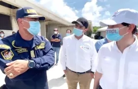 El Contralor Carlos Felipe Córdoba durante su visita a Providencia.