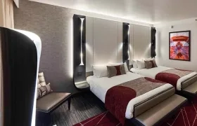 El hotel tiene 561 habitaciones con estilo marveliano.