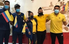 Luis Arrieta al lado de sus deportistas (Der. a Izq.) Luis Javier Mosquera, 