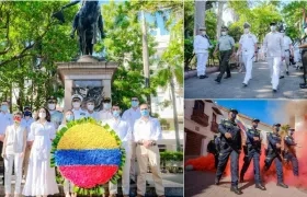 Autoridades llevaron una ofrenda floral ante la estatua del libertador Simón Bolívar.
