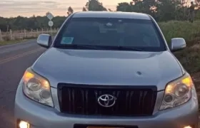 La camioneta con los impactos de bala.